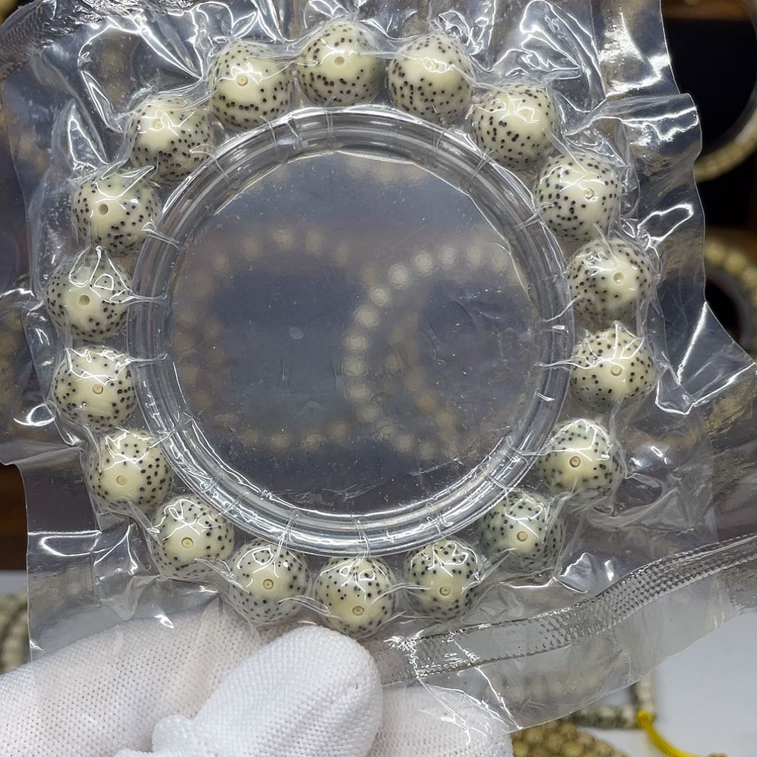 陈***阳吊坠星月菩提13圆珠，大眼睛