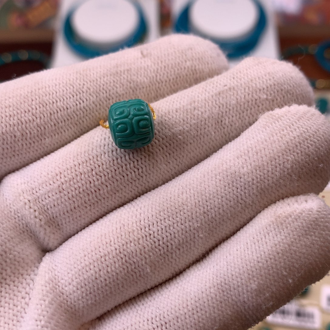 绿松石配饰未镶嵌