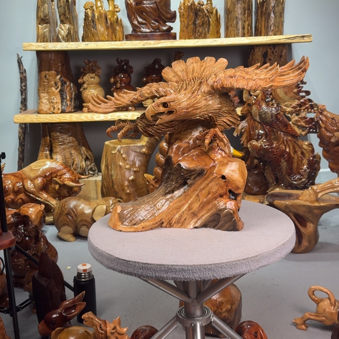 南***冰木材香樟木老鹰摆件