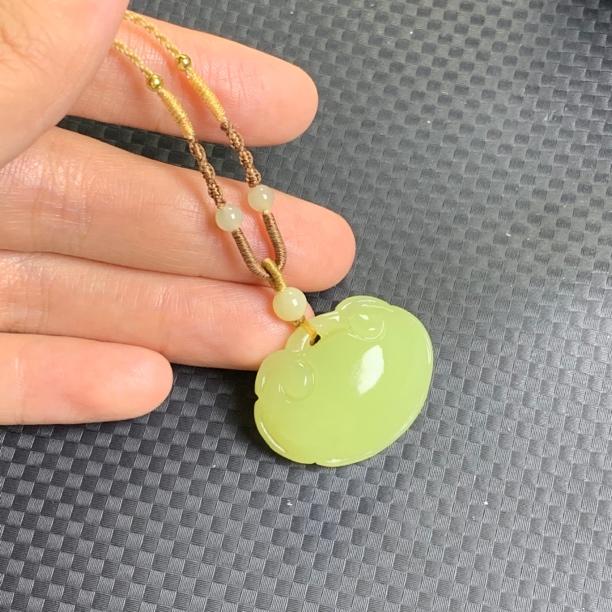 和田玉冰黄口如意佛吊坠