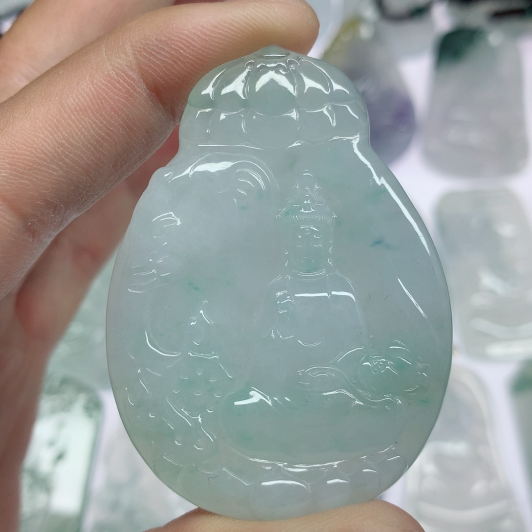 翡翠未镶嵌颈饰普贤菩萨