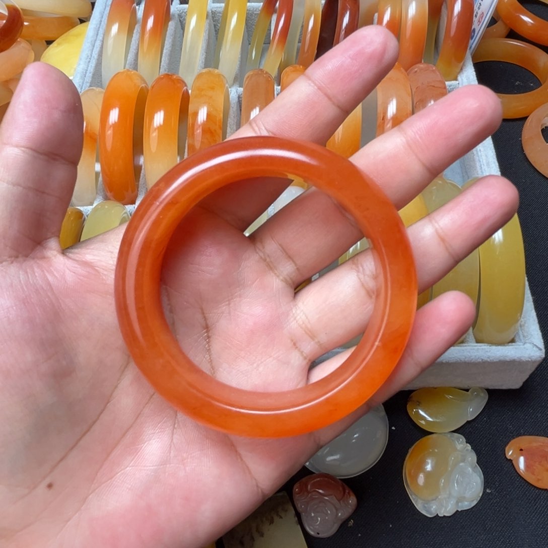 一***心石英质玉（黄龙玉）未镶嵌手镯