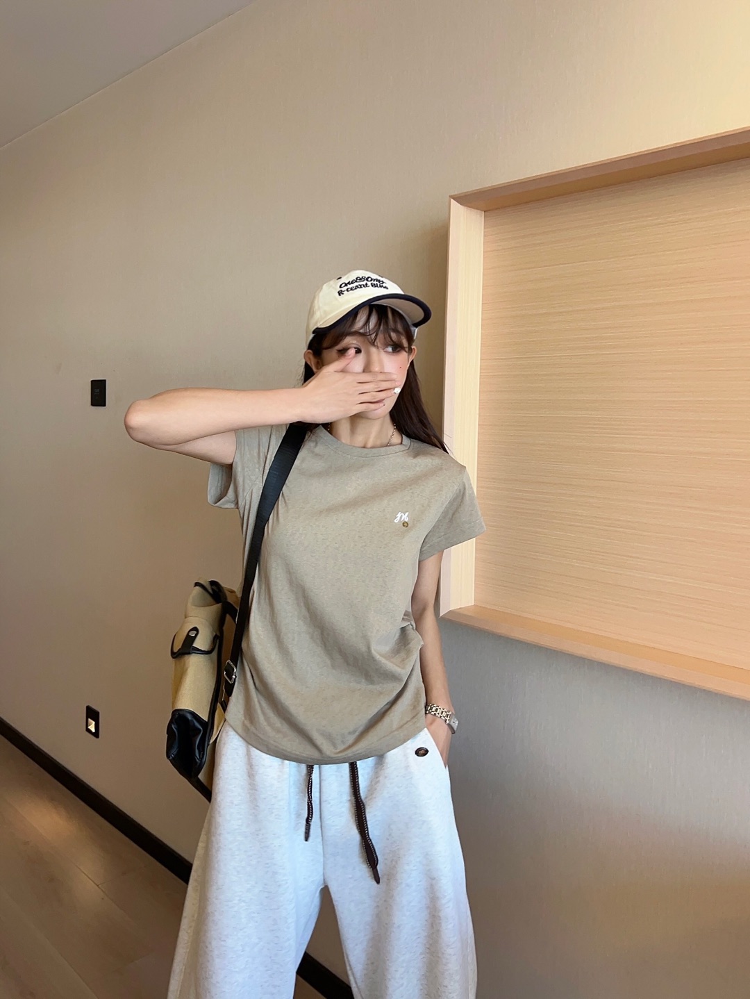 新款百搭夏季女款韩系收腰棉麻T恤短袖