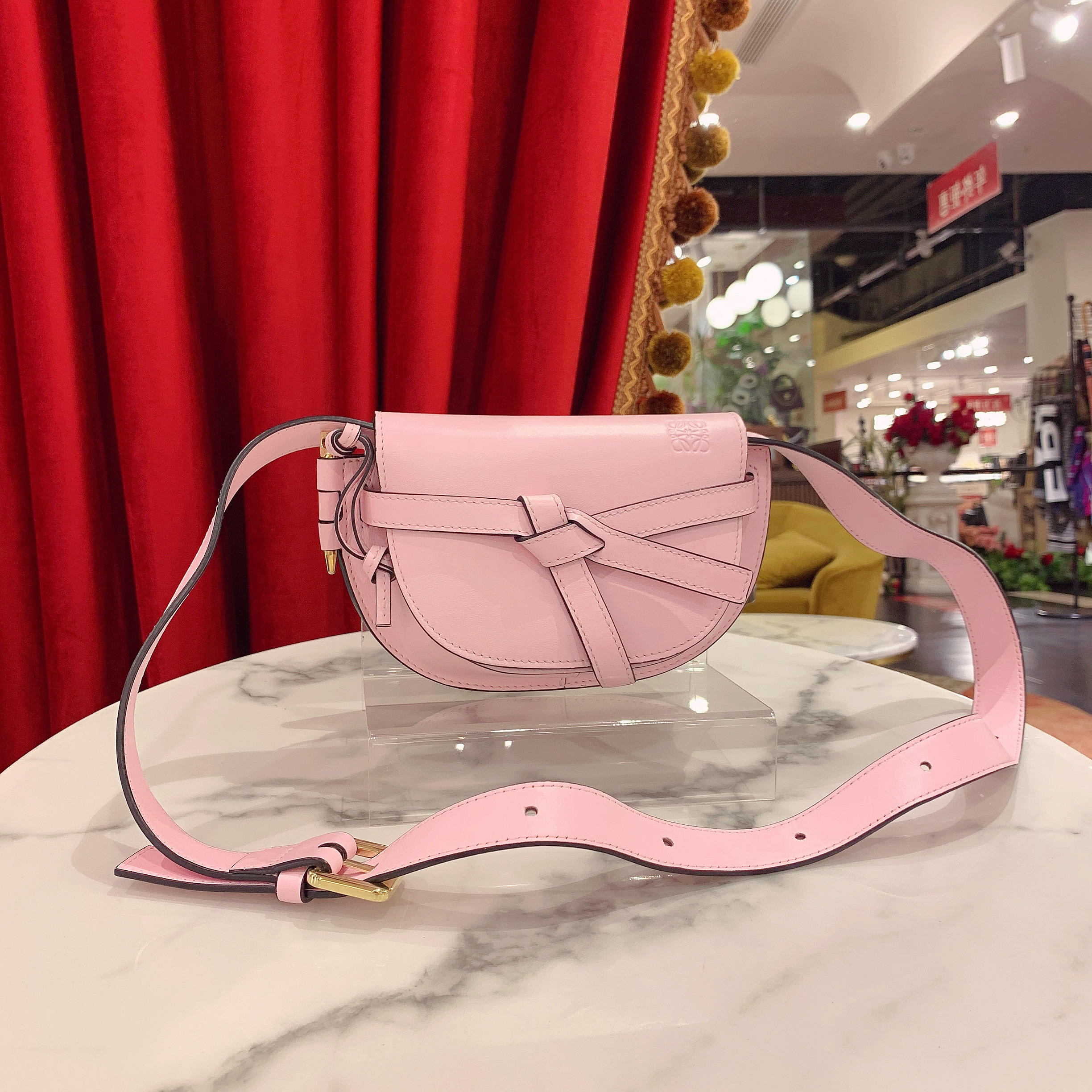 95新 LOEWE/罗意威 GGSgate mini宽肩带粉色金扣牛皮96735112