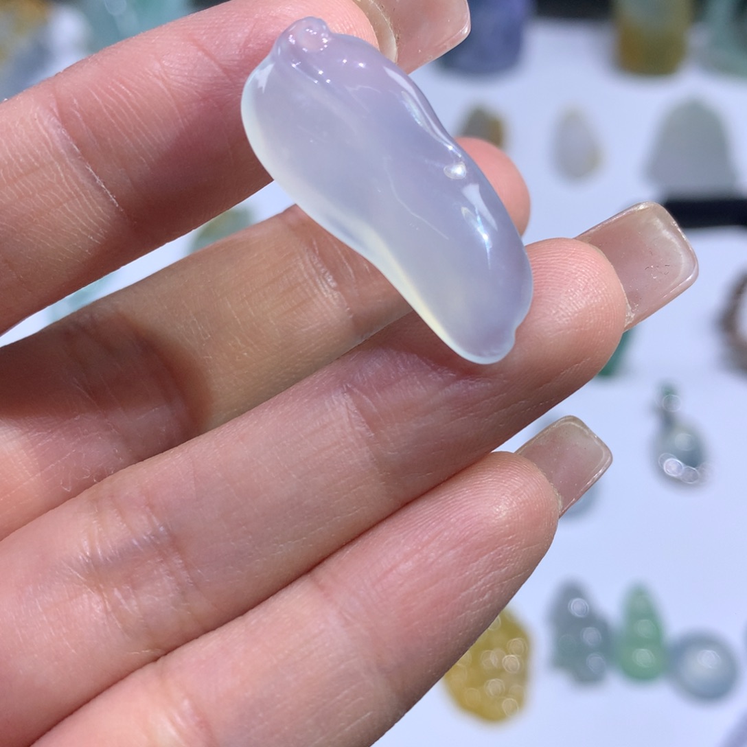 翡翠颈饰未镶嵌叶子