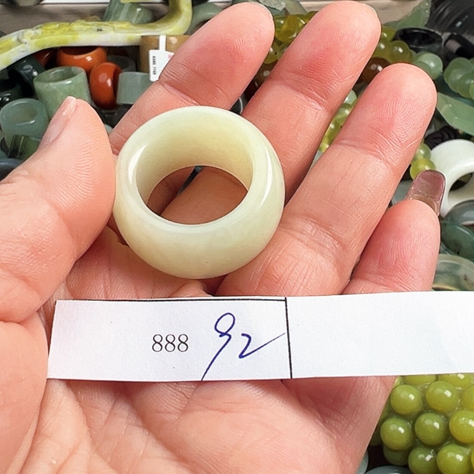 【闪购商品】未镶嵌蛇纹石玉戒指张*伟