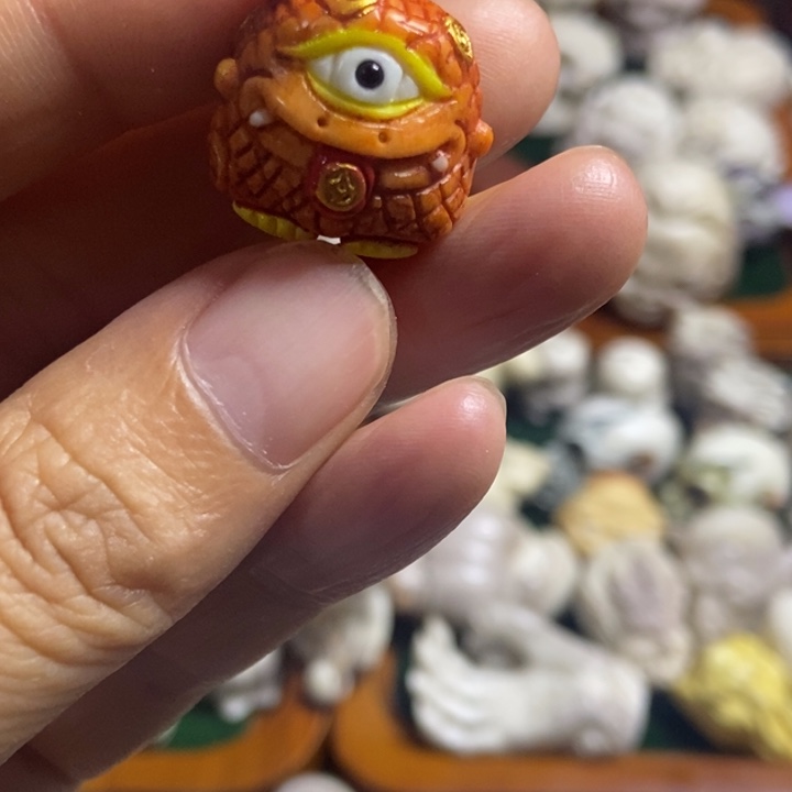 配饰鹿角雕刻一个出