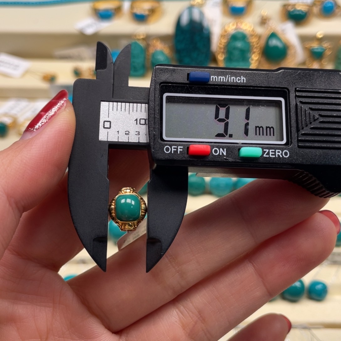 18K金镶嵌绿松石珠宝奇石背云