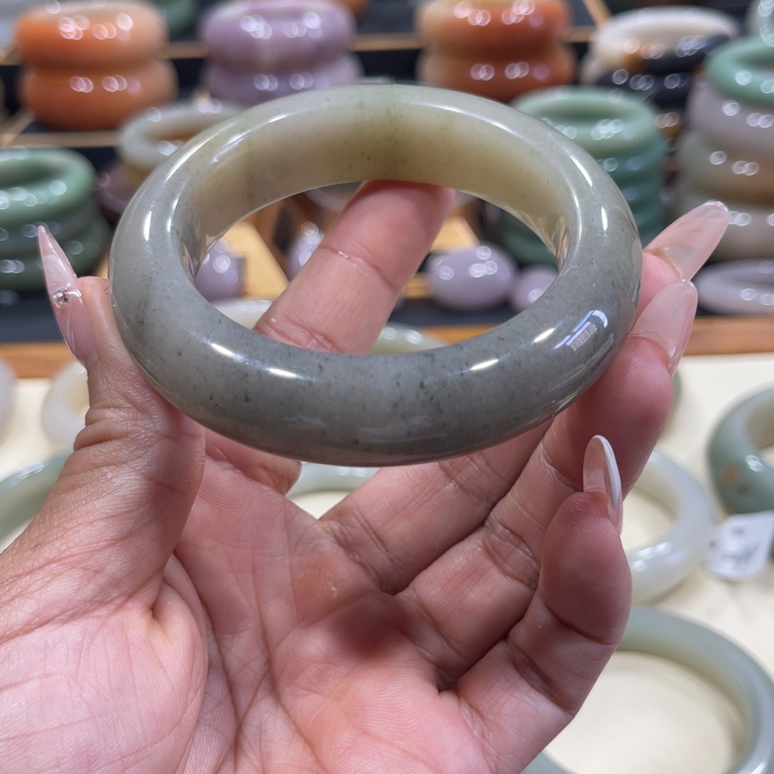 石英岩玉手镯未镶嵌