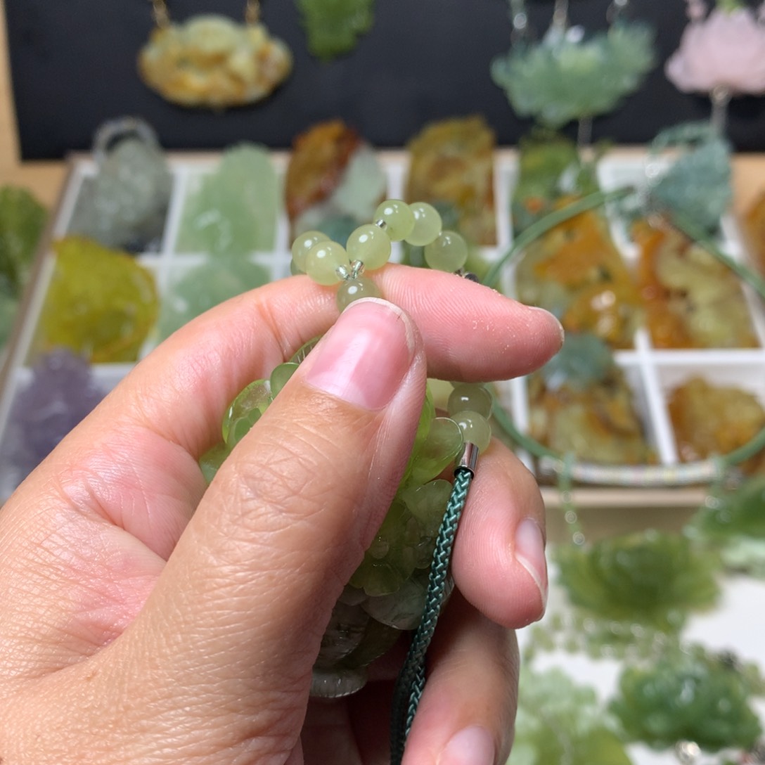 合金蛇纹石玉吊坠(不含链)虫**?