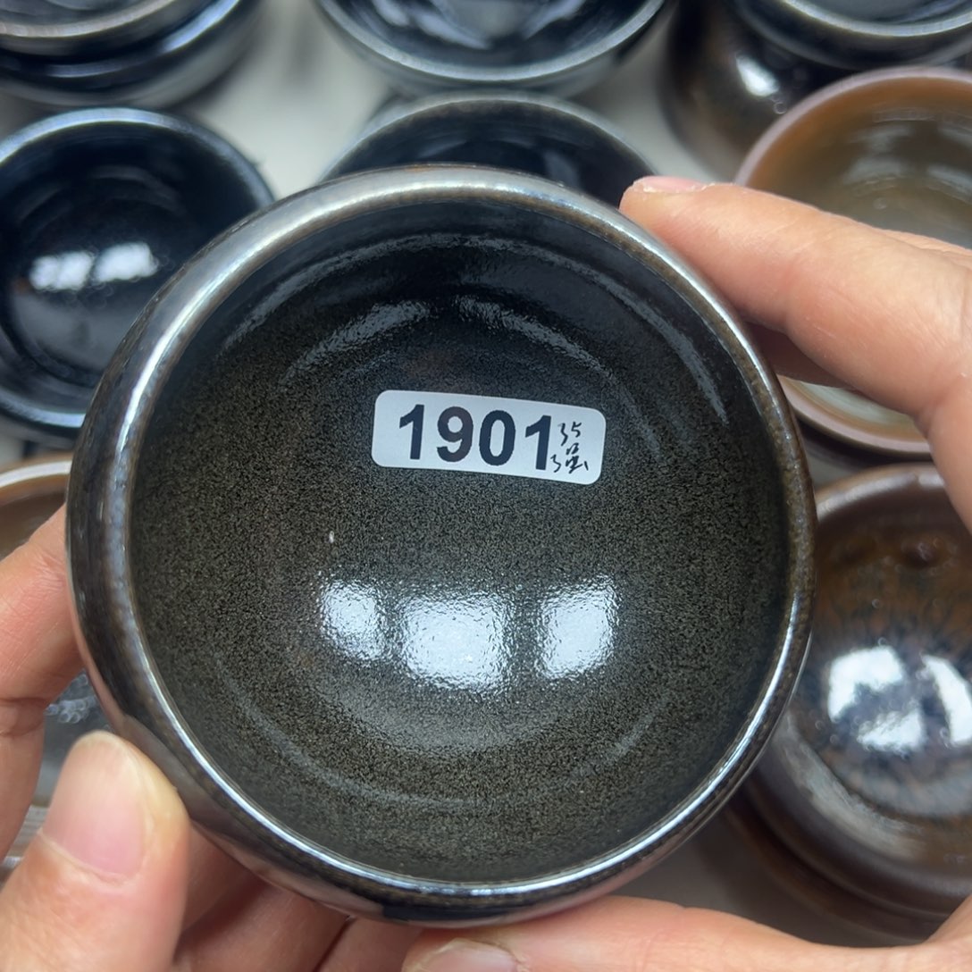 茶盏打****强在你面前装着不在意自己不