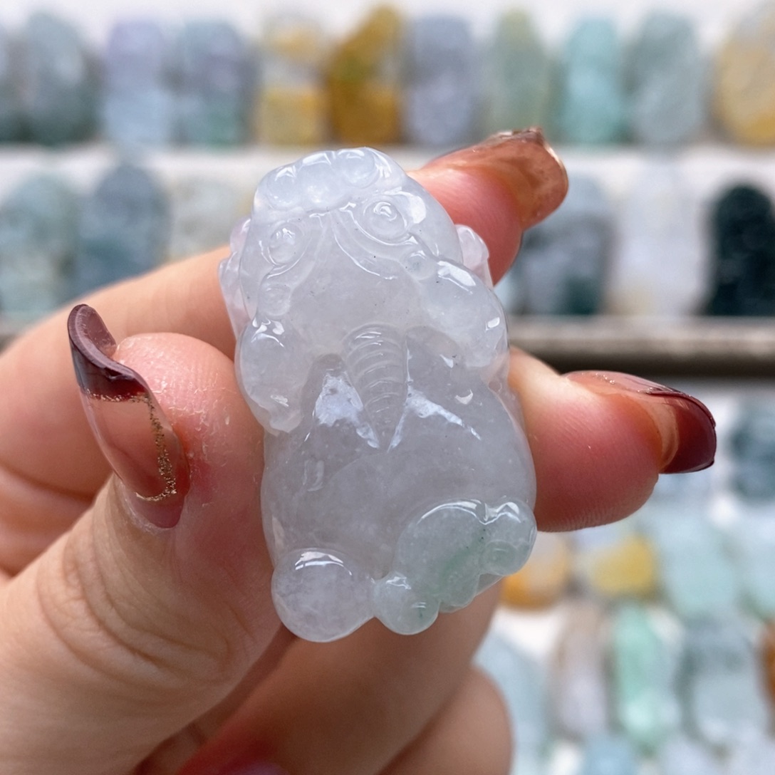 翡翠吊坠(赠链)未镶嵌