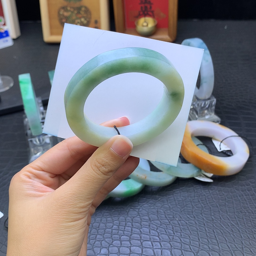 定制翡翠未镶嵌翡翠手镯