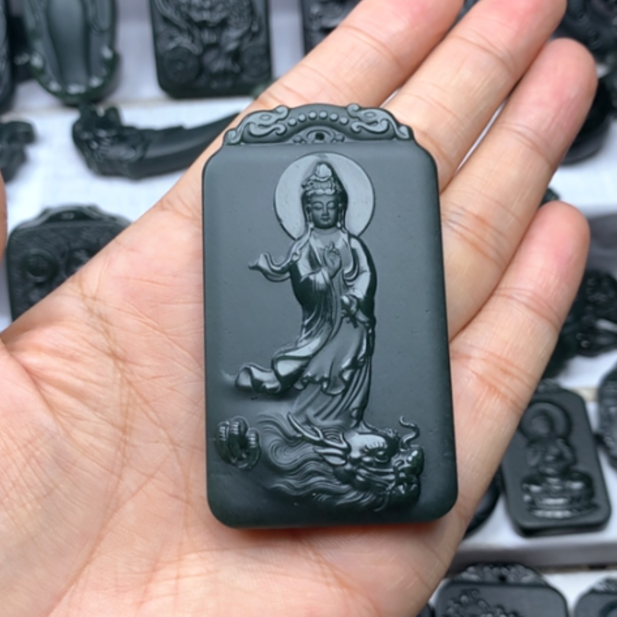 【闪购商品】颈饰未镶嵌和田玉吃**福双面雕刻