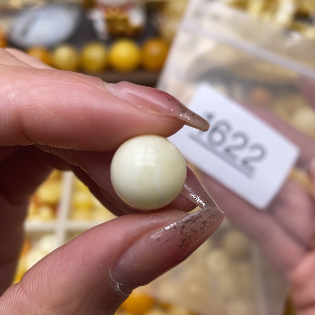 蜜蜡珠宝奇石未镶嵌黑点12.4