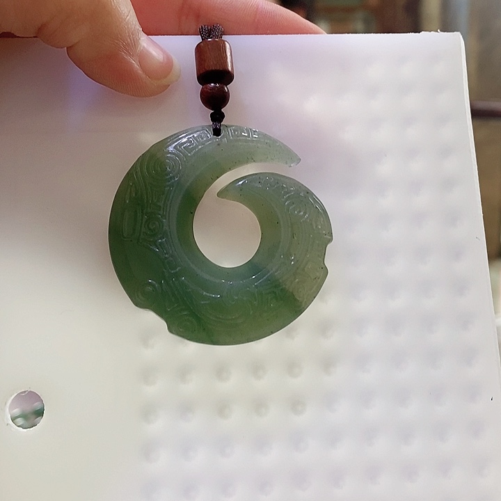 密玉（石英质玉）颈饰未镶嵌