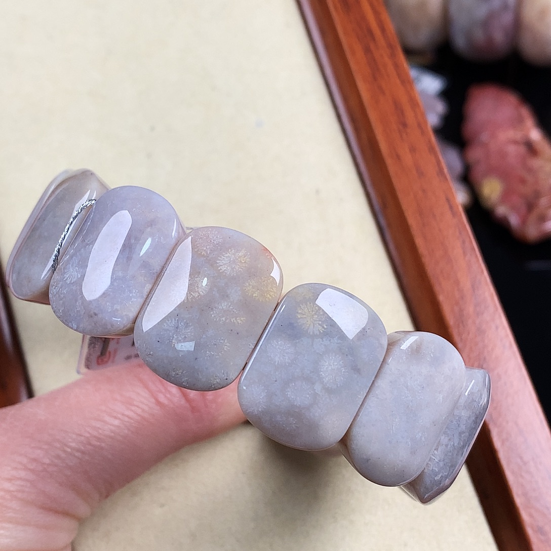 硅化珊瑚（珊瑚玉）未镶嵌手镯