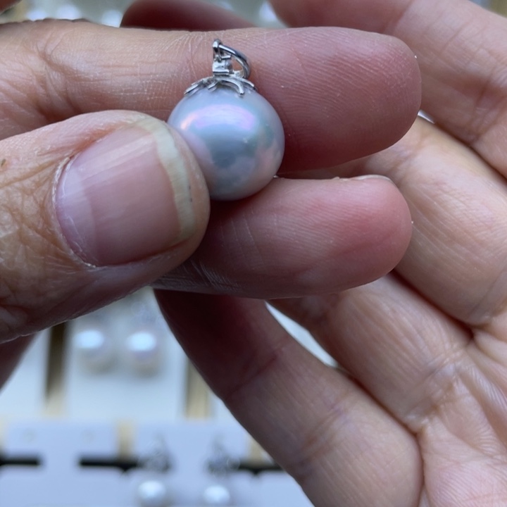 刘***利未镶嵌淡水珍珠颈饰