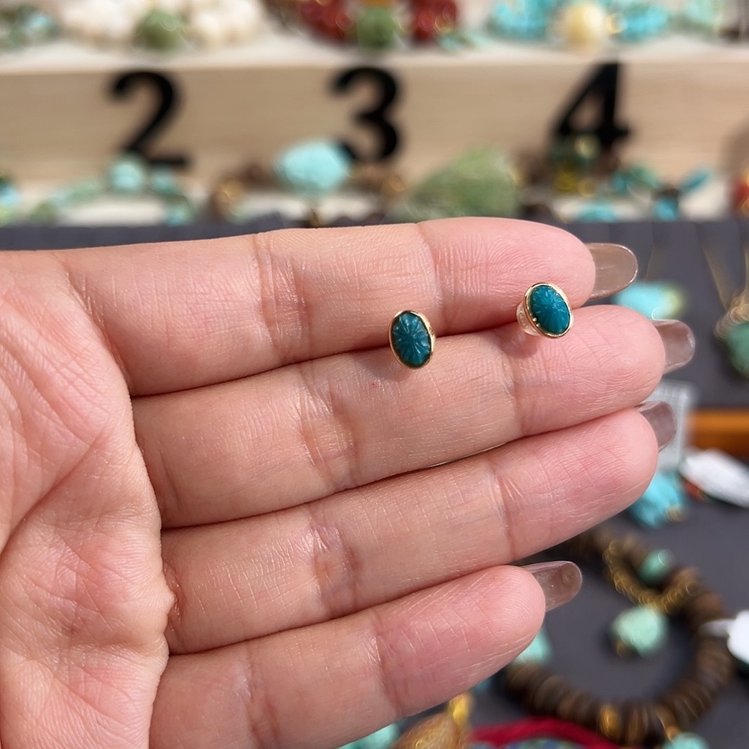 绿松石银S925镀金镶嵌格桑花蛋面耳钉