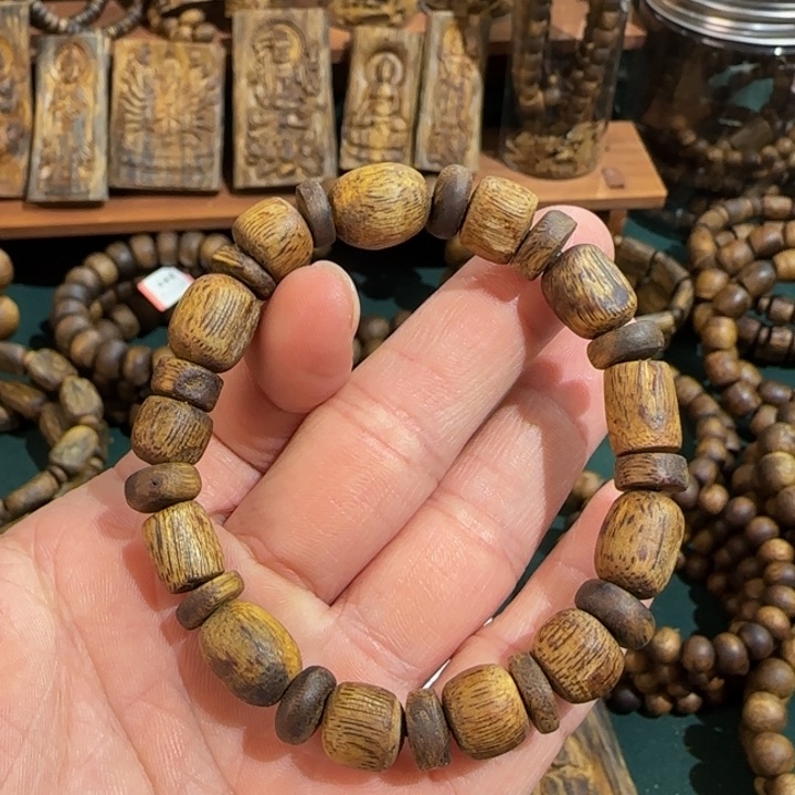 沉香手串白棋随形虫漏单圈1.0