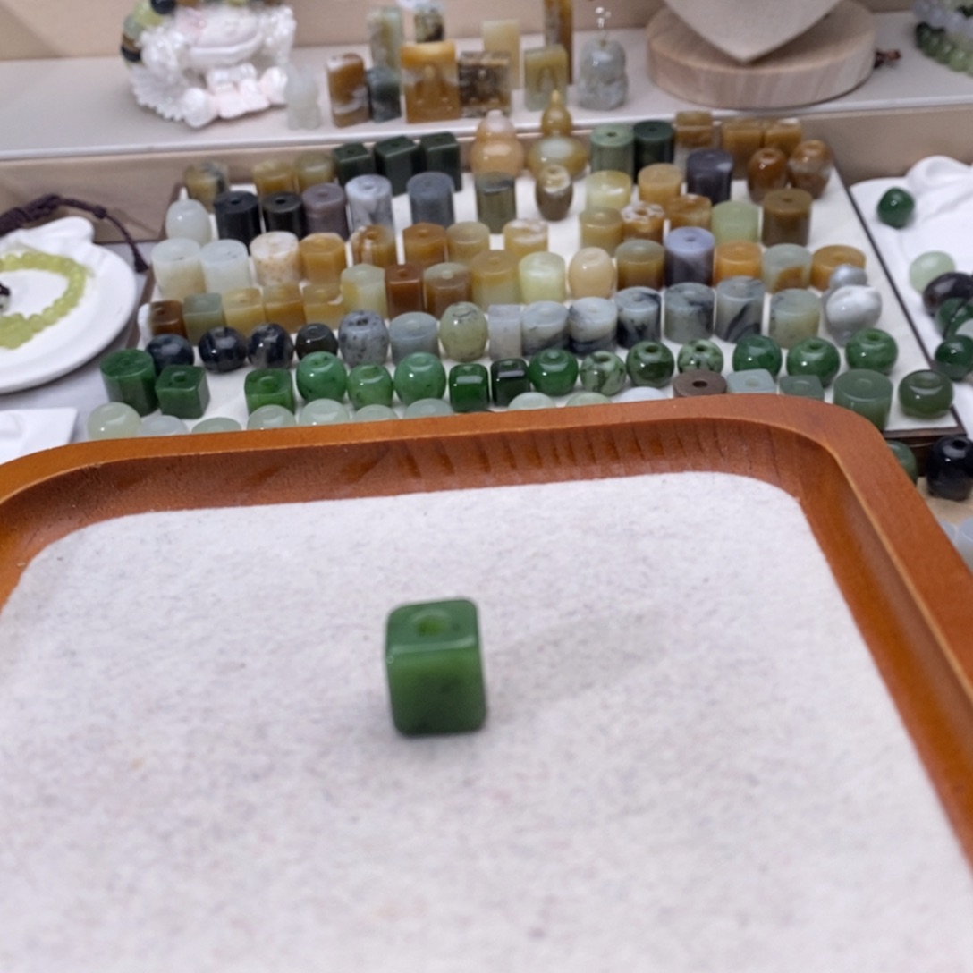 平***己和田玉未镶嵌颈饰买断