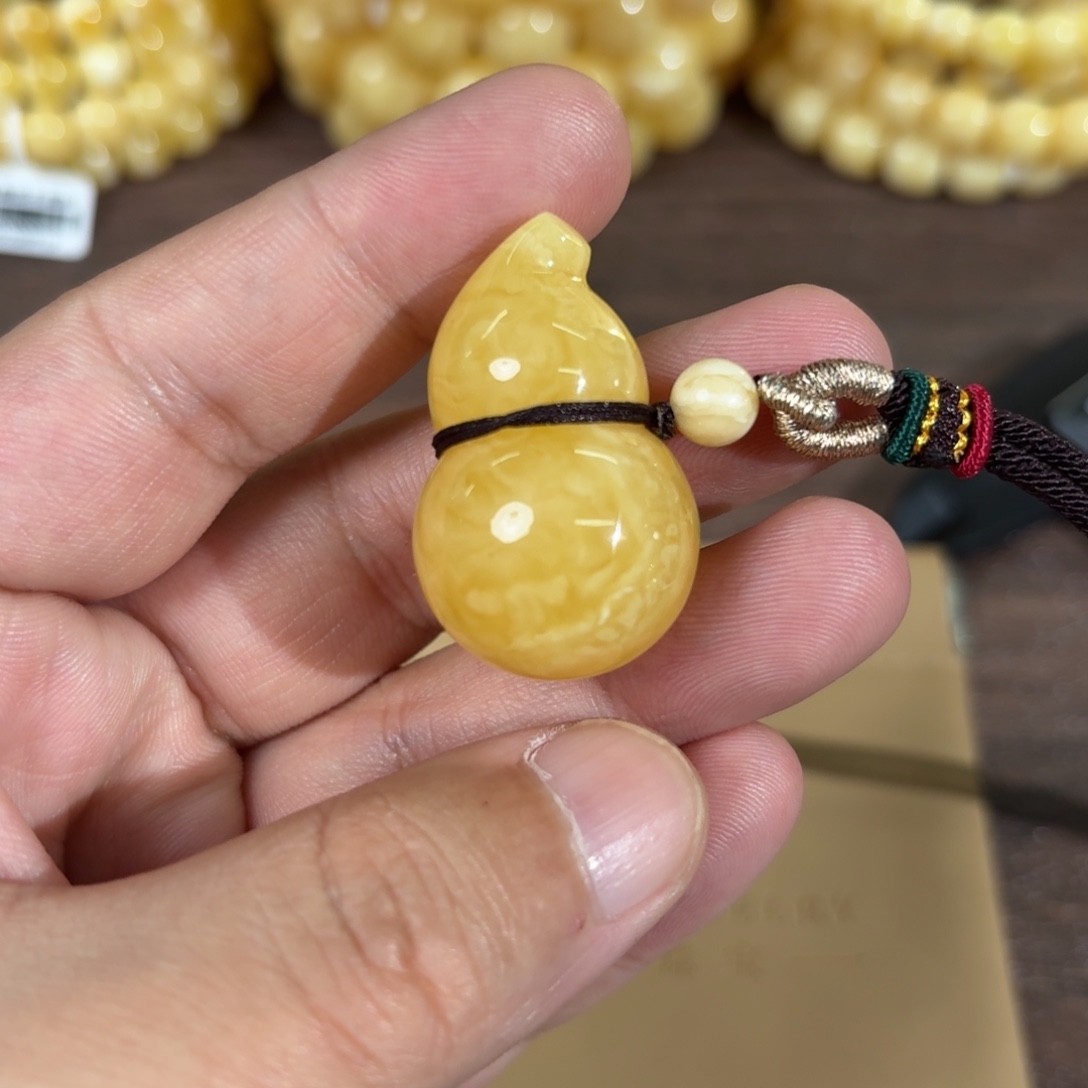 琥珀未镶嵌裸石01100000