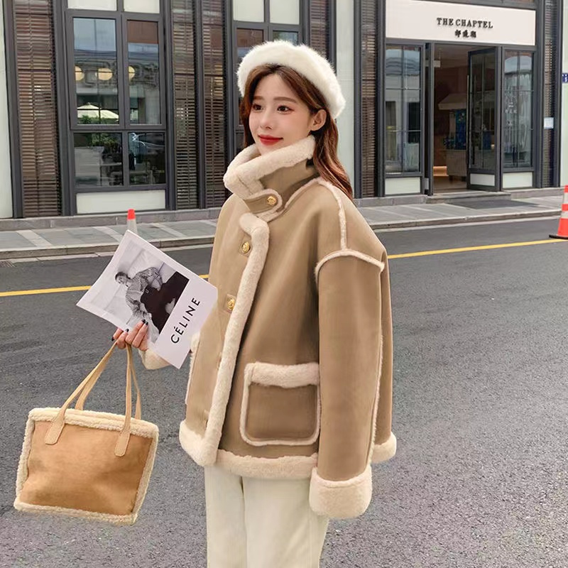 卡其色皮毛一体仿羊羔毛外套女2025新款加绒设计感小众短款外套女