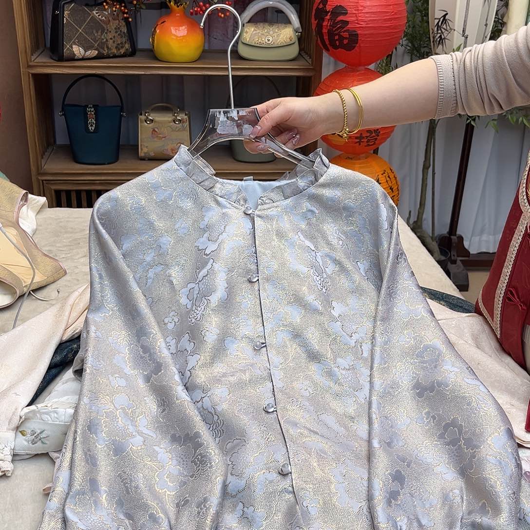 刺绣罗成衣带通成衣胸围104