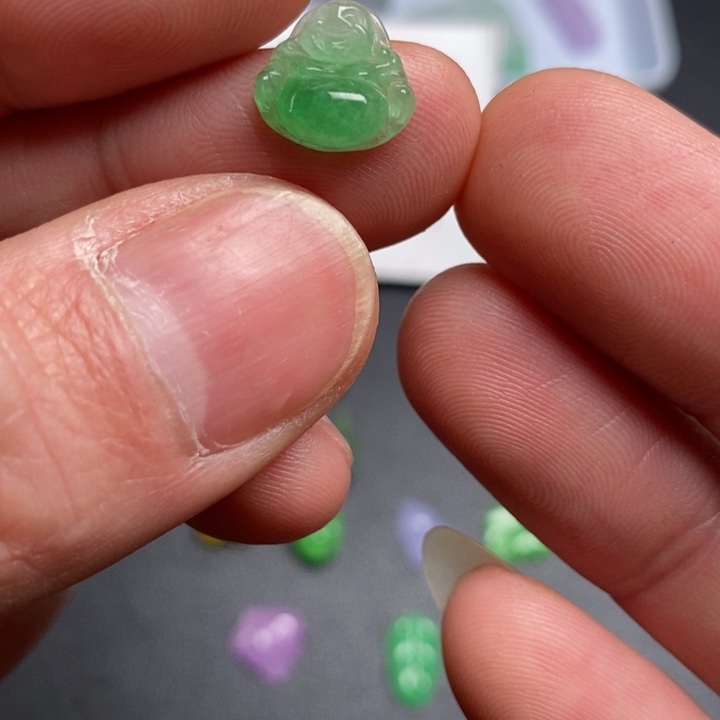 杨***娘翡翠未镶嵌颈饰挂件