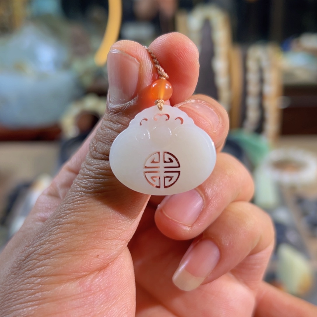 和田玉颈饰未镶嵌