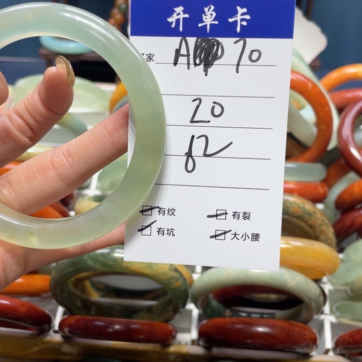 蛇纹石玉手镯未镶嵌别*妖