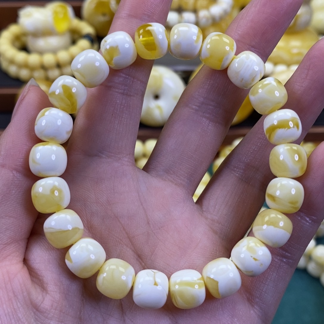 琥珀裸石未镶嵌同料金瓷白手串