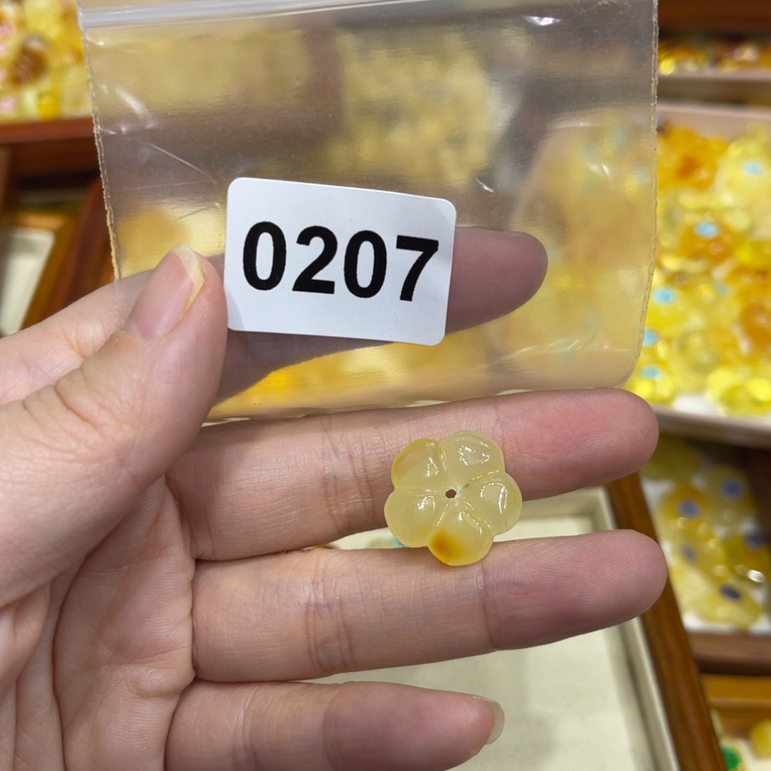 琥珀珠宝奇石未镶嵌