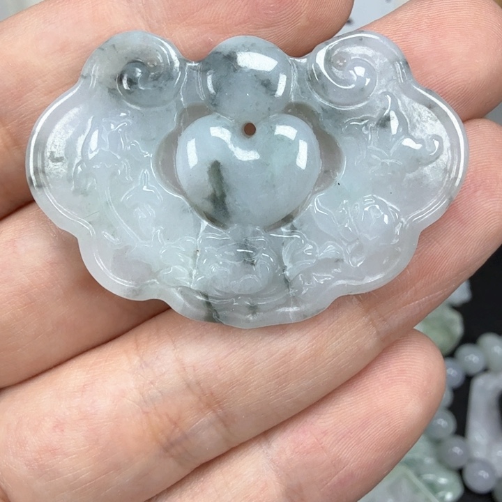 翡翠挂件未镶嵌翡翠