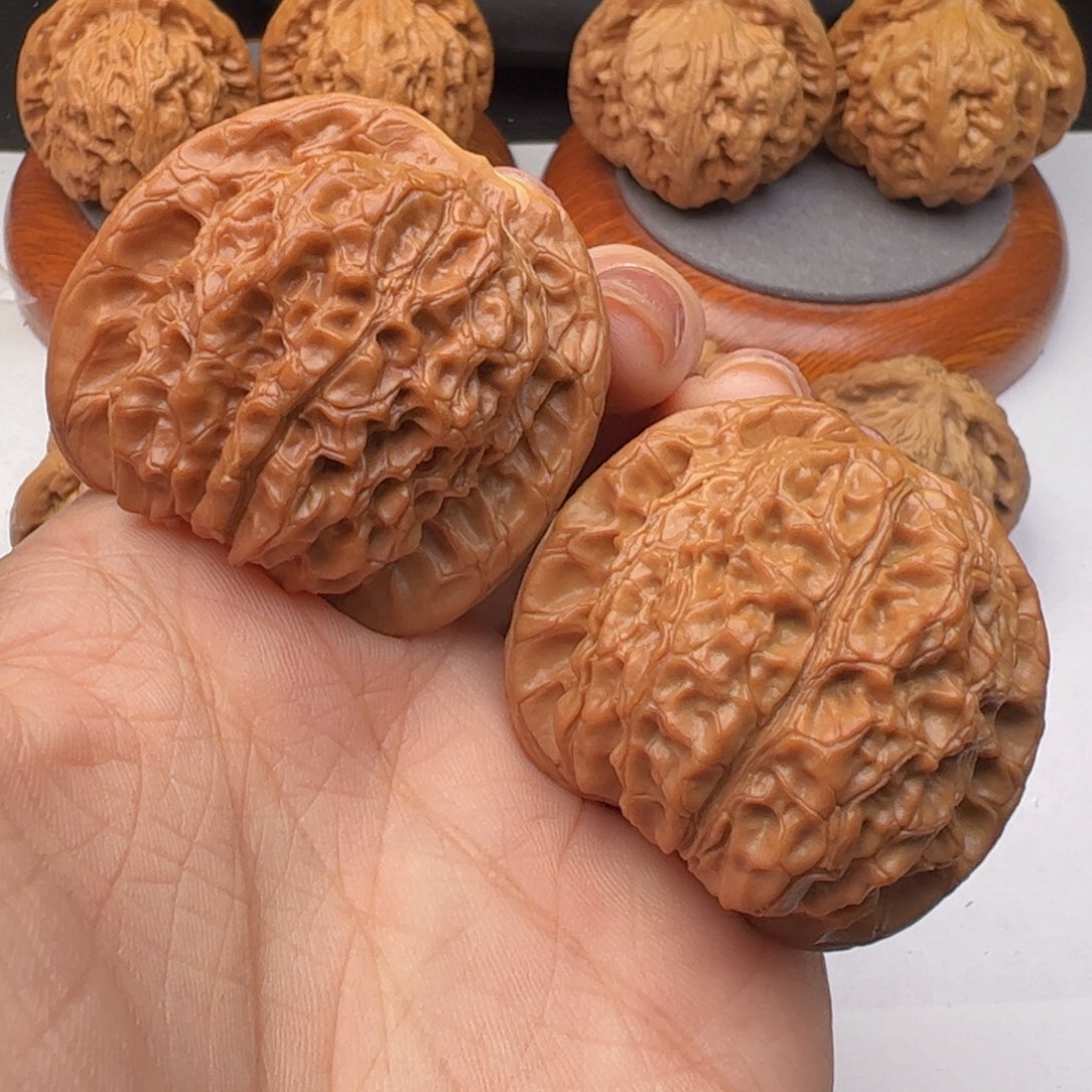 文玩核桃吊坠血麒麟42