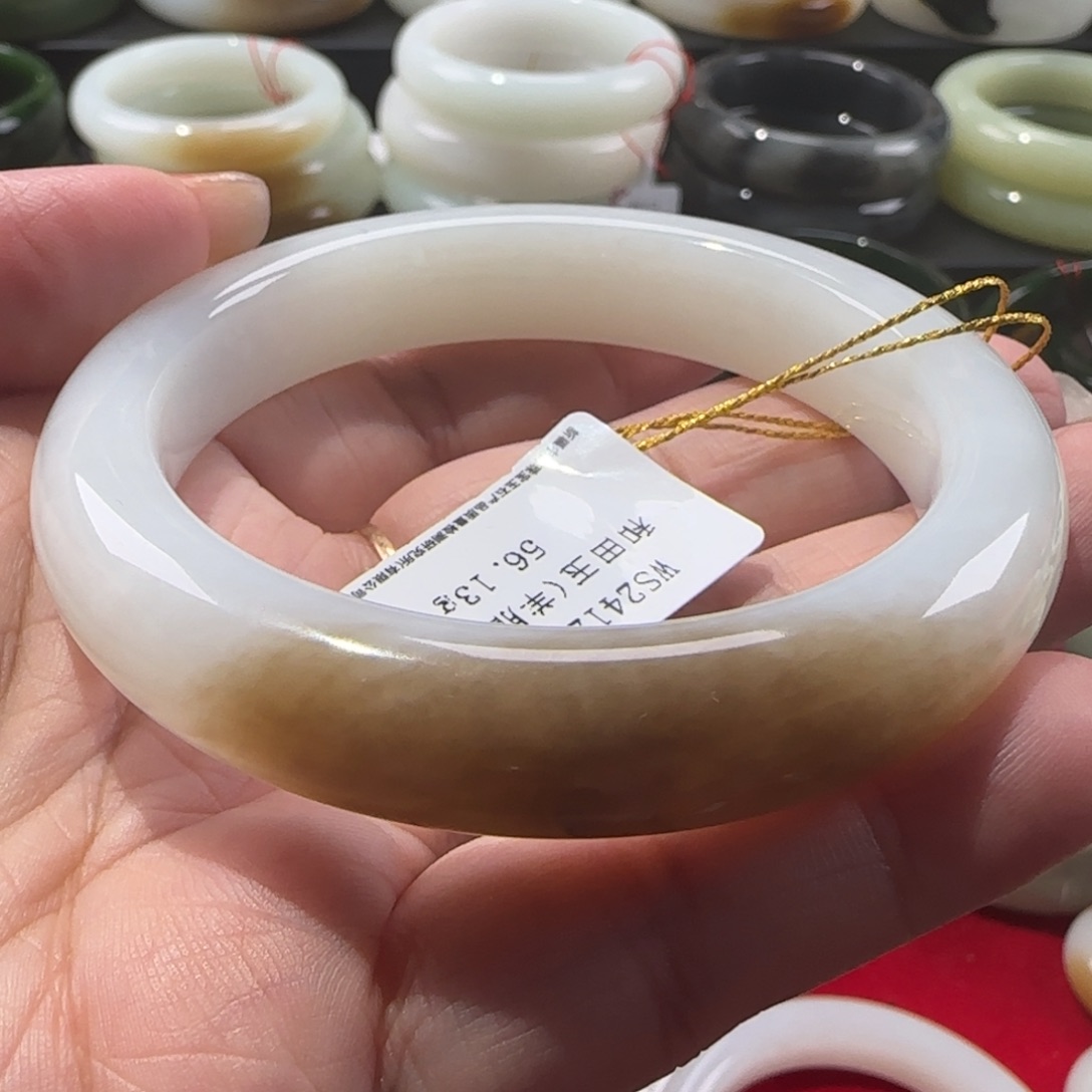 和田玉手镯未镶嵌