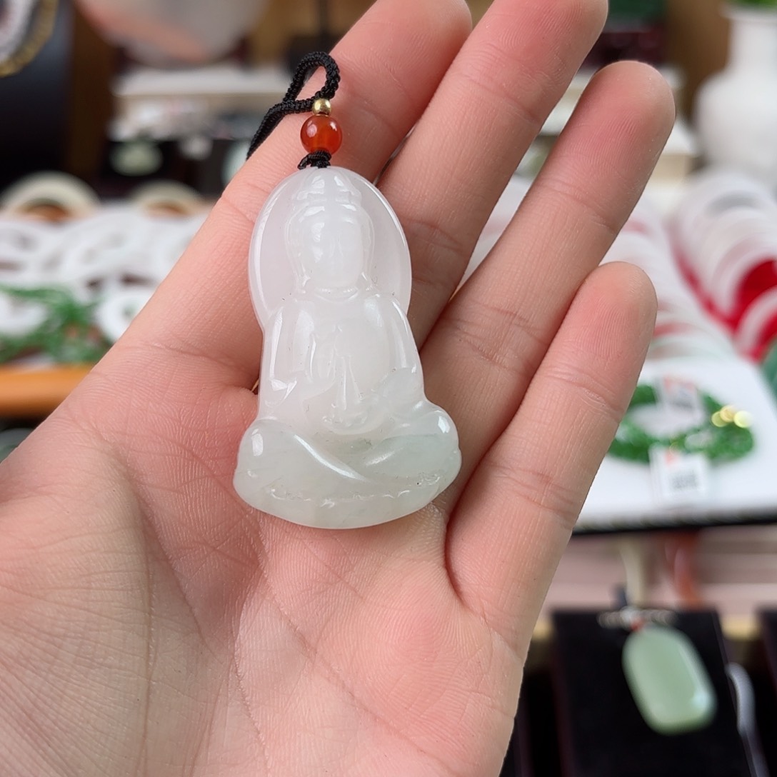 透闪石质玉吊坠(赠链)未镶嵌
