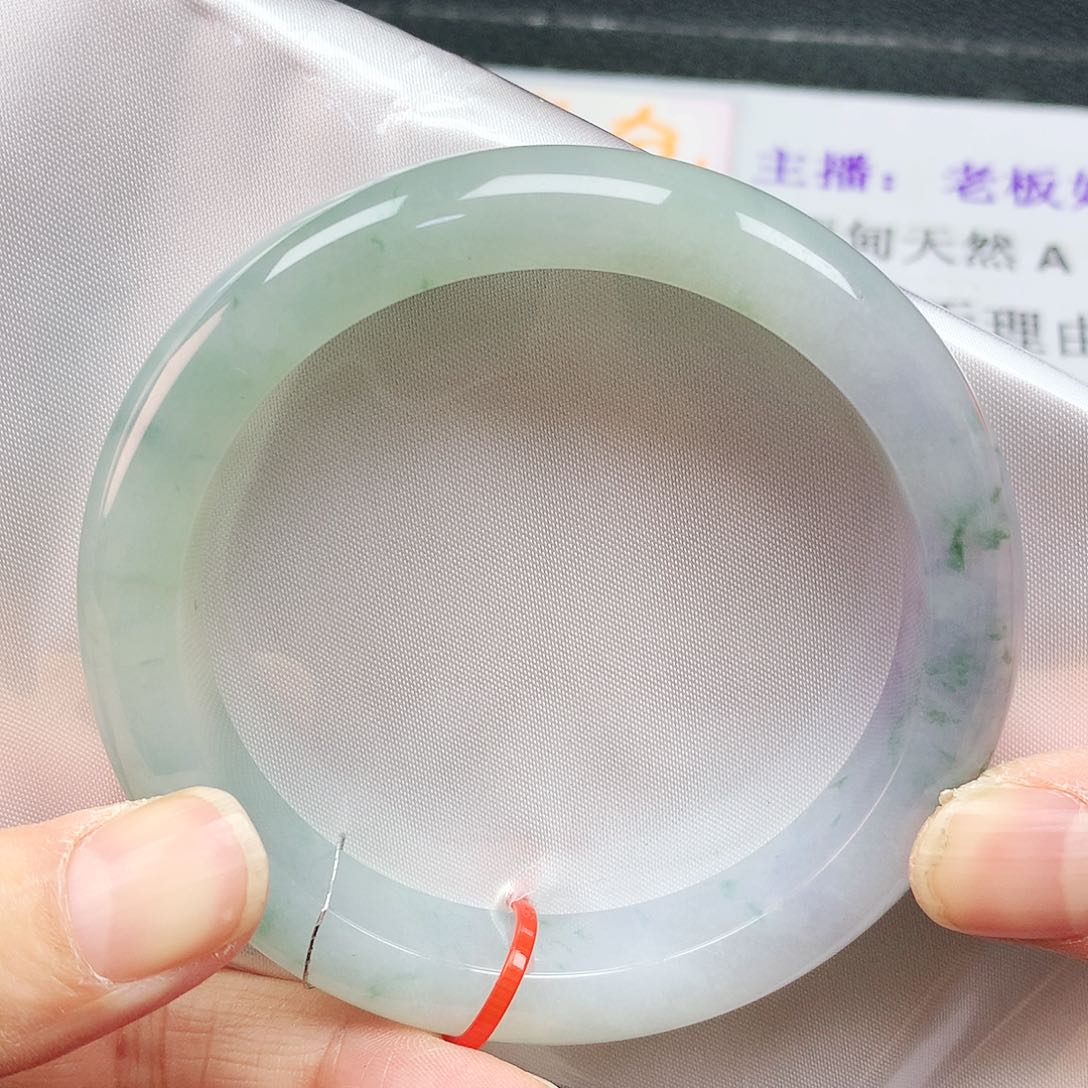 翡翠手镯未镶嵌59圈
