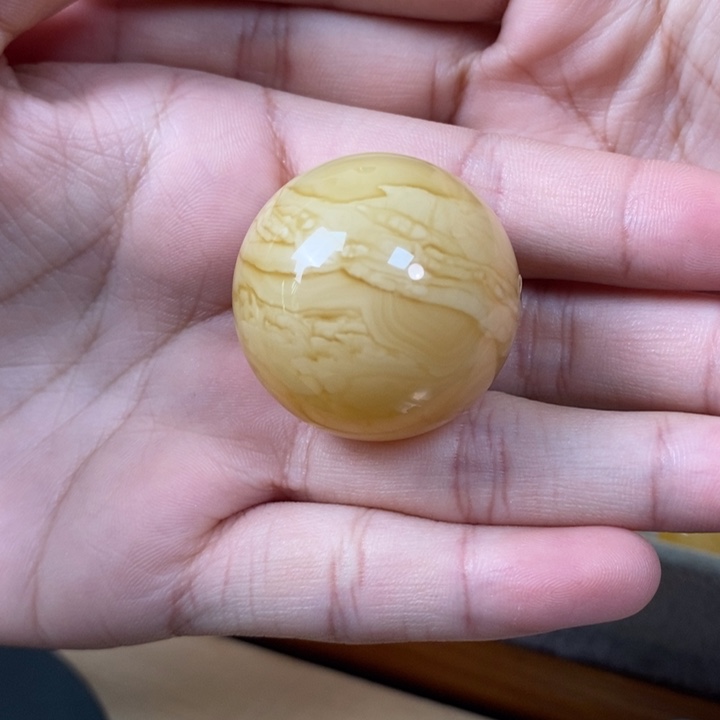未镶嵌琥珀裸石圆珠
