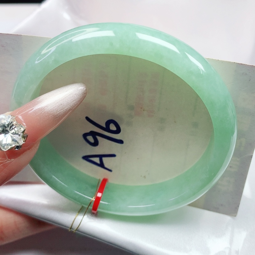 【闪购商品】翡翠手镯未镶嵌56.3圈贵妃