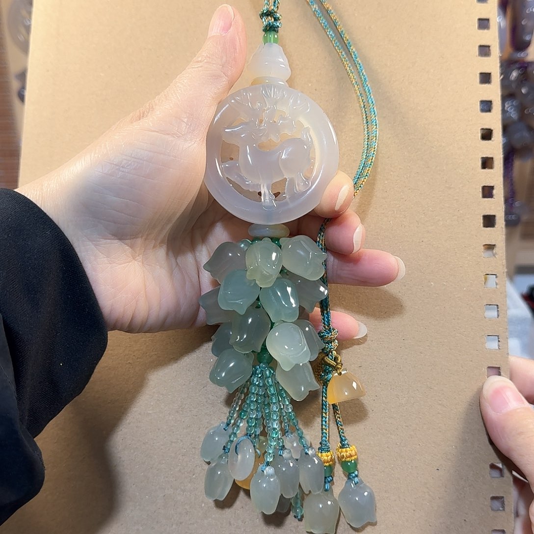 玛瑙/玉髓天然玉髓玛瑙带有包容点未镶嵌