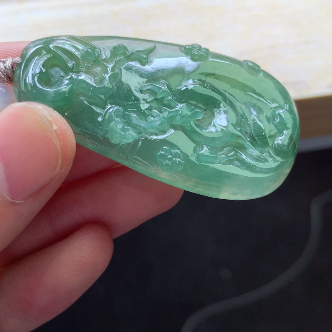 翡翠颈饰未镶嵌吊坠