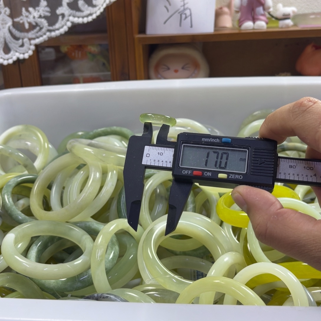 蛇纹石玉未镶嵌手镯203