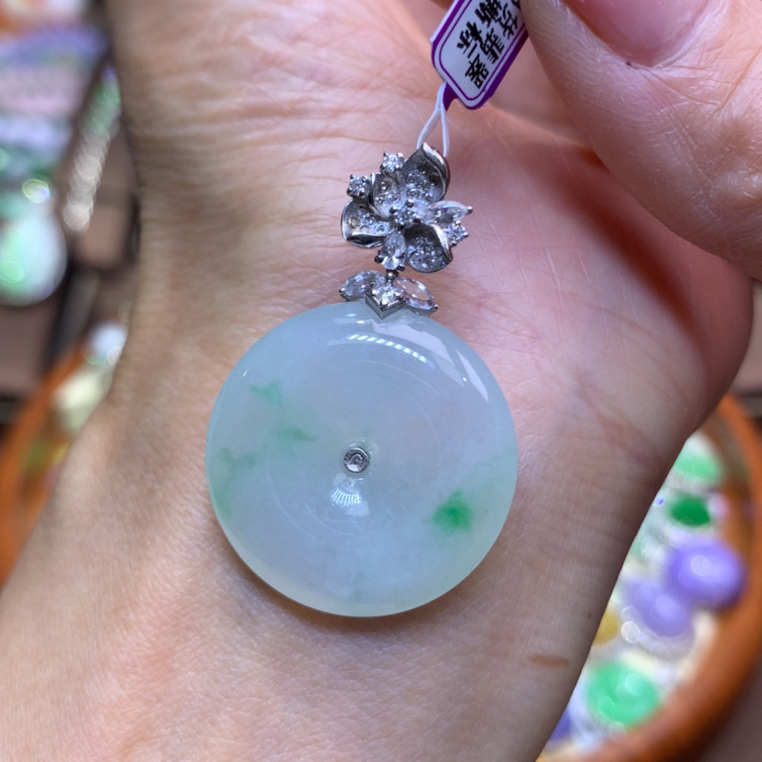 翡翠18K金镶嵌颈饰