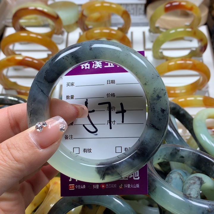 蛇纹石玉手镯未镶嵌满****好