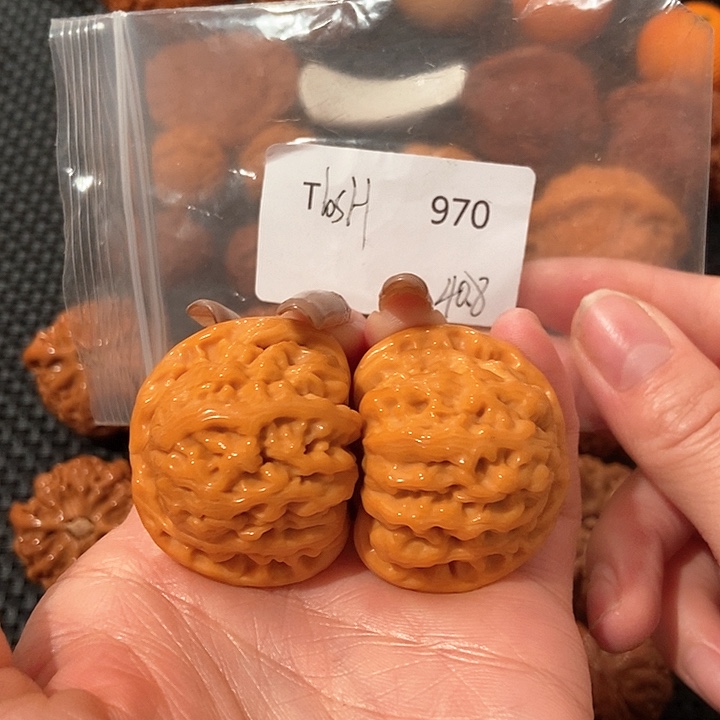 文玩核桃吊坠白狮子40