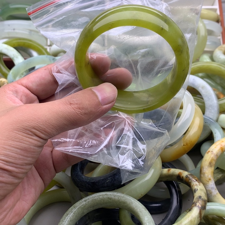 星***原未镶嵌蛇纹石玉手镯