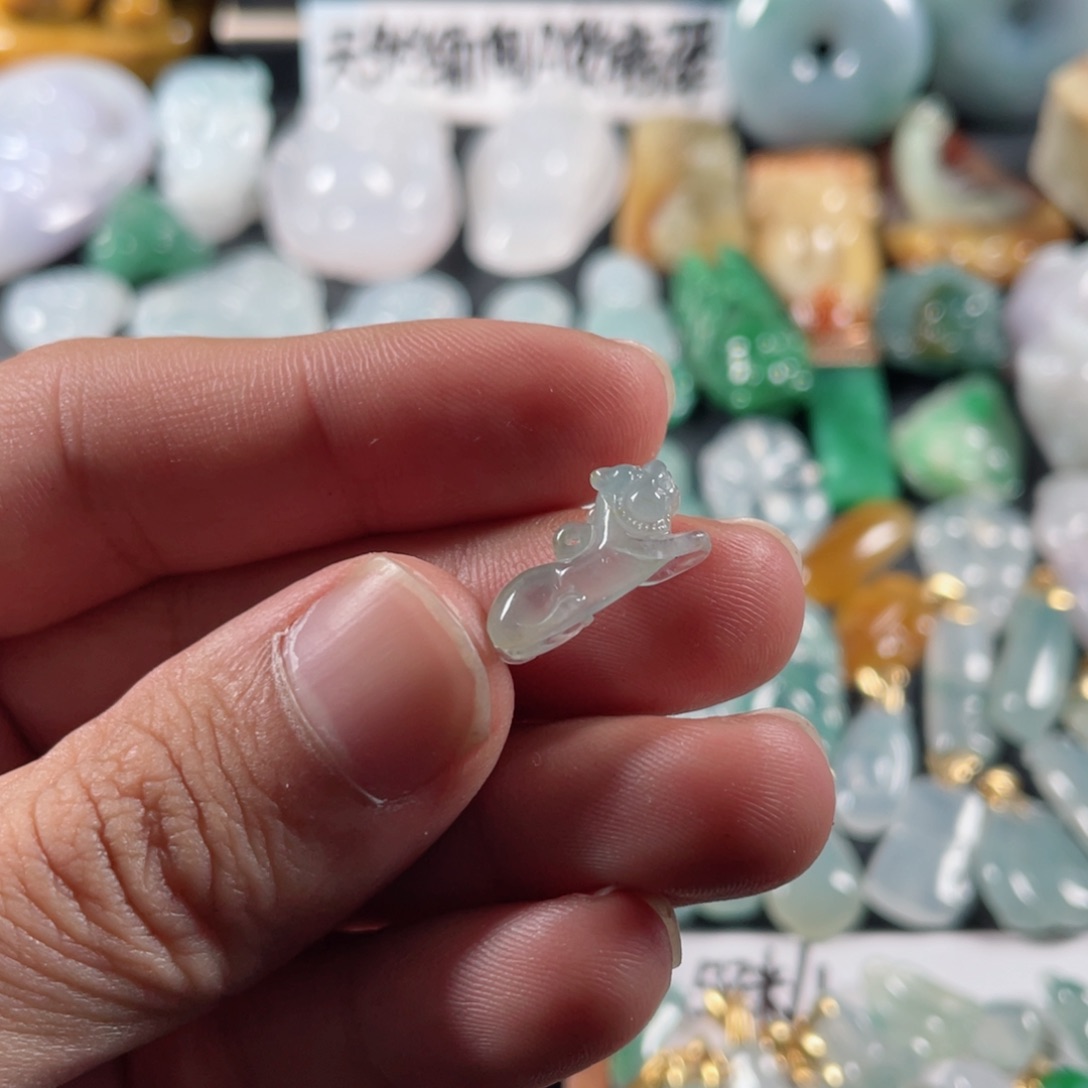 翡翠颈饰未镶嵌翡翠