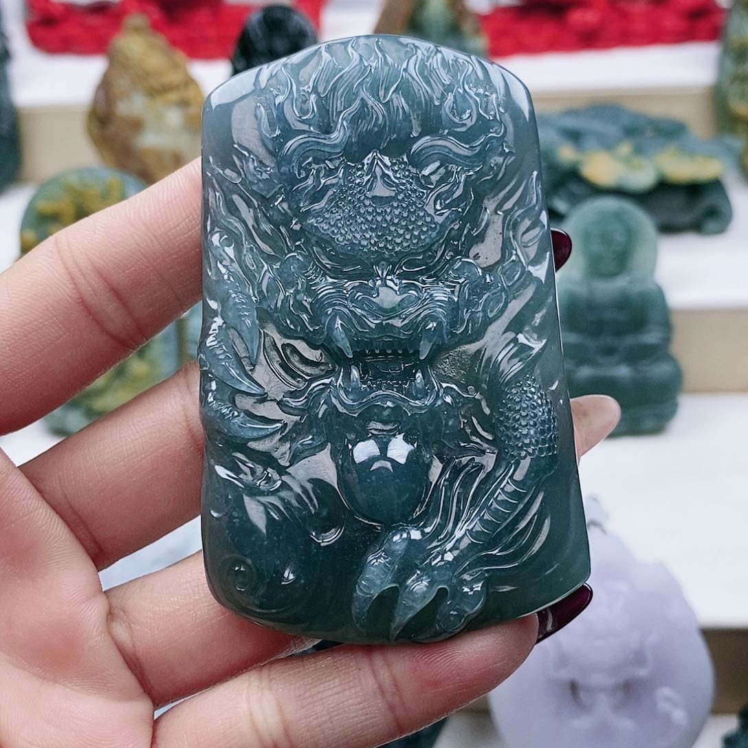颈饰未镶嵌翡翠龙牌