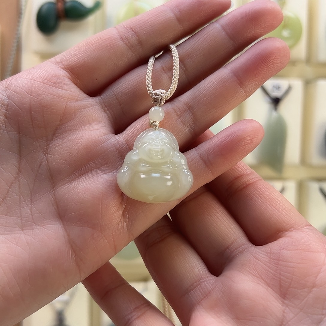 阿***.和田玉未镶嵌颈饰